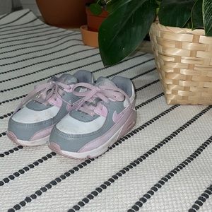 Nike toddlers sneakers 💜